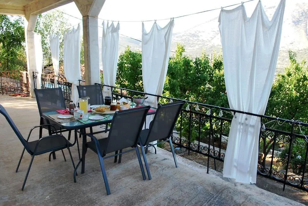 Vintage Relaxing Villa With Garden & Amazing View! Ferendinata 0*,  Greece