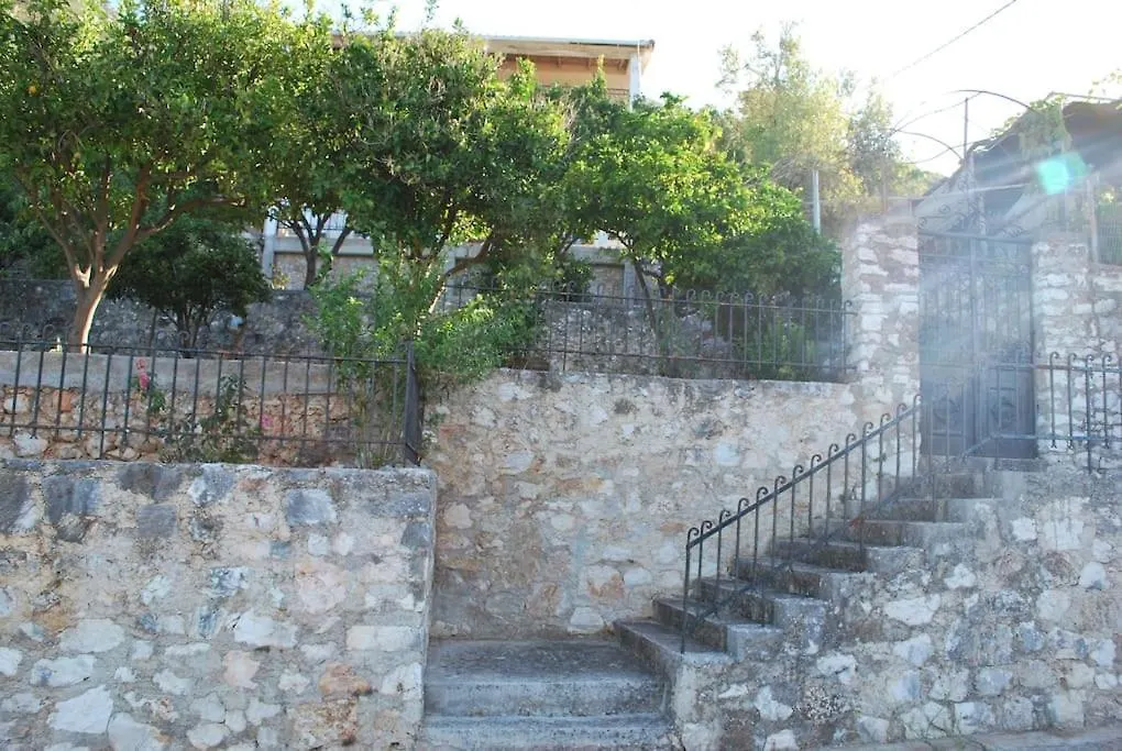 Vintage Relaxing Villa With Garden & Amazing View! Ferendinata 0*,