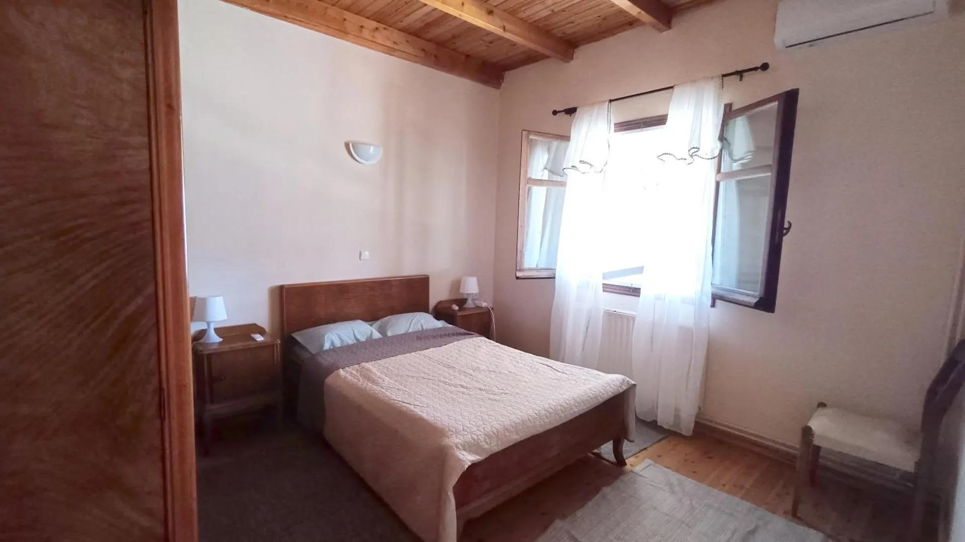 Vintage Relaxing Villa With Garden & Amazing View! Ferendinata Greece